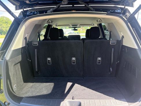Used 2025 Nissan Pathfinder SV FWD image 4