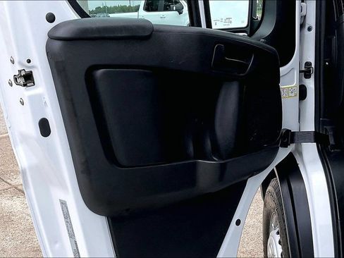 Used 2025 RAM ProMaster 2500 w/ Convenience Group FWD image 15