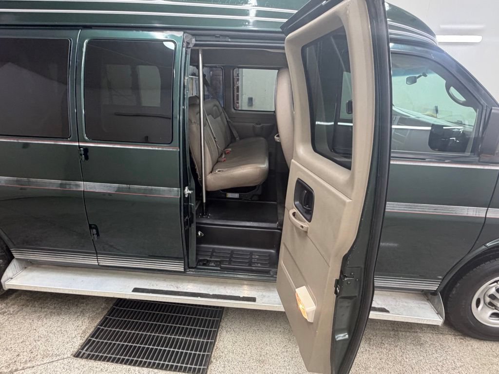 Used 2011 Chevrolet Express 3500 LS RWD image 10