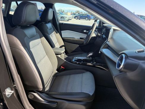 Used 2025 Chevrolet Trax LT image 35