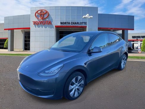 Used 2022 Tesla Model Y Long Range image 4