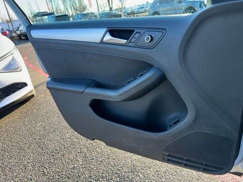Used 2014 Volkswagen Jetta SE image 19