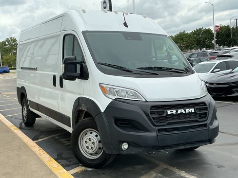 Used 2025 RAM ProMaster 2500 w/ Convenience Group FWD image 2