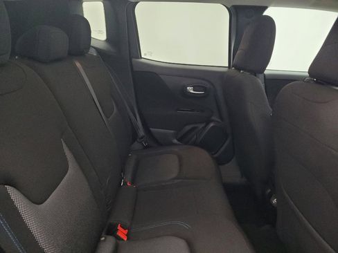 Used 2021 Jeep Renegade Latitude FWD image 19