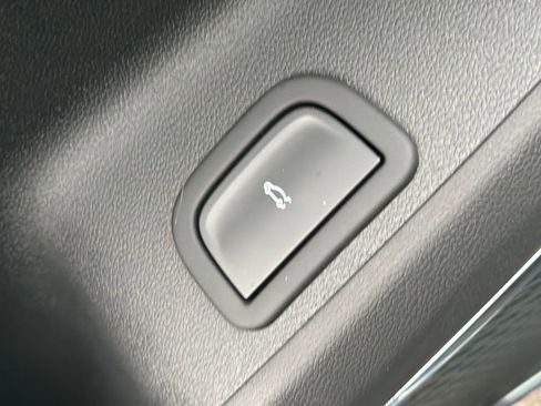 New 2026 GMC Acadia Denali Ultimate w/ LPO, Floor Liner Package AWD/4WD image 19