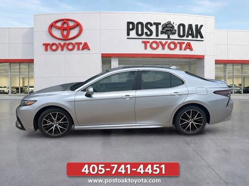Used 2023 Toyota Camry SE FWD image 4