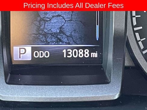 Certified 2022 Toyota Tacoma TRD Off-Road w/ TRD Premium Off Road Package AWD/4WD image 24