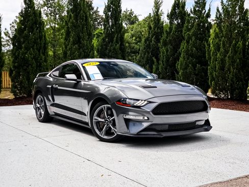 Used 2022 Ford Mustang GT Premium w/ Equipment Group 401A RWD image 2