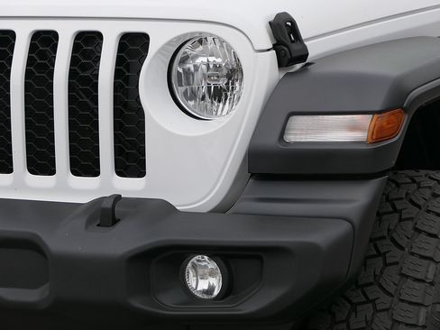 Used 2024 Jeep Wrangler Unlimited Sport AWD/4WD image 8