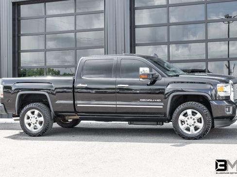 Used 2015 GMC Sierra 2500 Denali w/ Duramax Plus Package AWD/4WD image 8