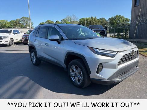 Used 2025 Toyota RAV4 XLE AWD/4WD image 1