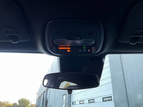 Used 2025 Buick Envista Sport Touring image 14