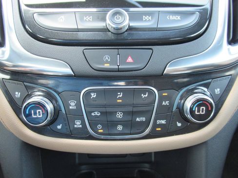 Used 2024 Chevrolet Equinox Premier FWD image 29