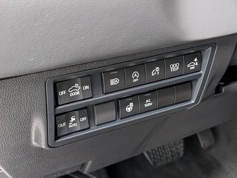 Used 2026 Toyota Tundra Platinum AWD/4WD image 12