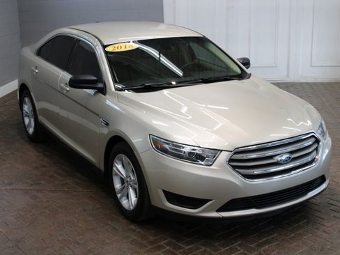 Used 2018 Ford Taurus SE image 8