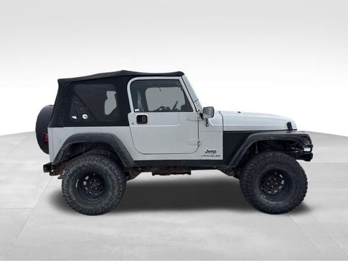 Used 2003 Jeep Wrangler X image 9
