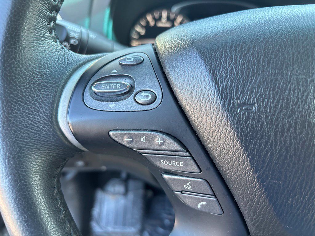 Used 2017 Nissan Pathfinder SV AWD/4WD image 19