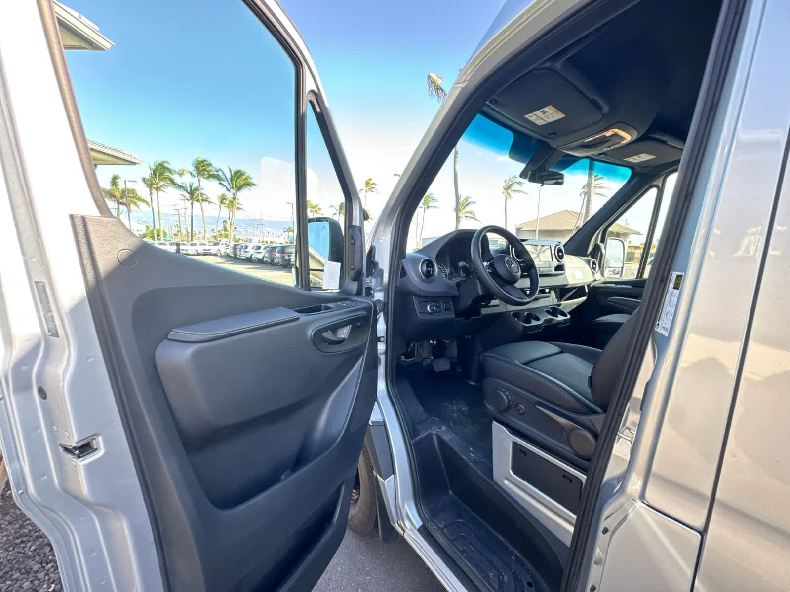 Used 2025 Mercedes-Benz Sprinter 2500 image 15