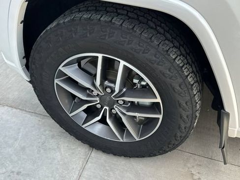 Certified 2021 Jeep Grand Cherokee Overland AWD/4WD image 16