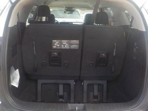 Used 2025 Kia Carnival image 4