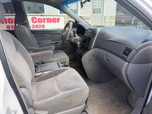 Used 2006 Toyota Sienna LE image 10