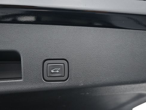 Used 2024 Chevrolet Traverse RS FWD image 36