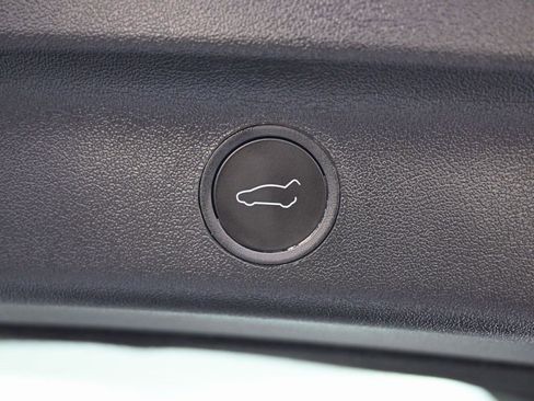 Used 2022 Tesla Model Y Long Range image 15