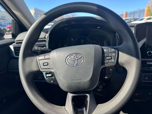 Used 2025 Toyota Camry LE image 27