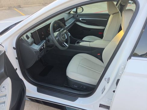 Used 2025 Hyundai Sonata SEL FWD image 4