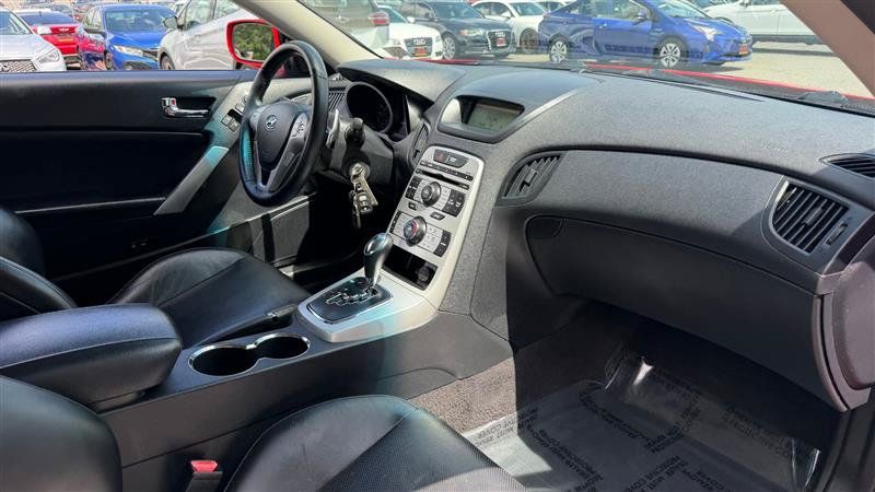 Used 2010 Hyundai Genesis 3.8 RWD image 14