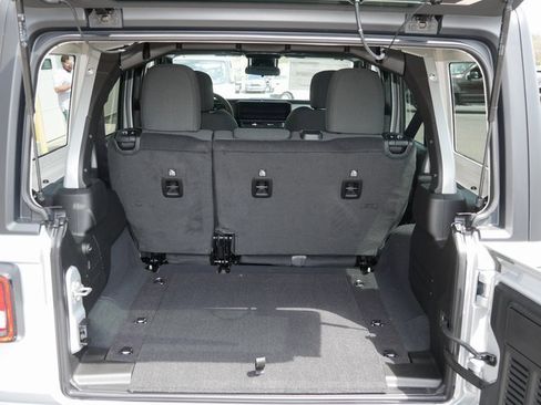 Used 2024 Jeep Wrangler Sport S image 10