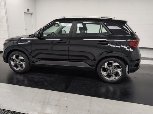 Used 2022 Hyundai Venue SEL FWD image 3