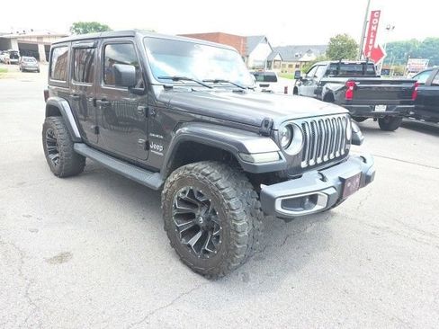 Used 2018 Jeep Wrangler Unlimited Sahara AWD/4WD image 4