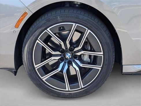 Used 2023 BMW 740i w/ Parking Assistance Package RWD image 10