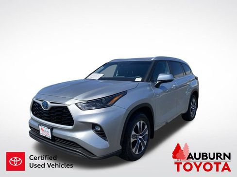 Certified 2024 Toyota Highlander XLE AWD/4WD image 4