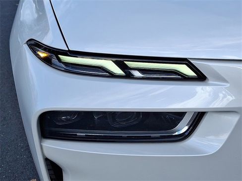 Used 2024 BMW X7 xDrive40i w/ Premium Package image 9