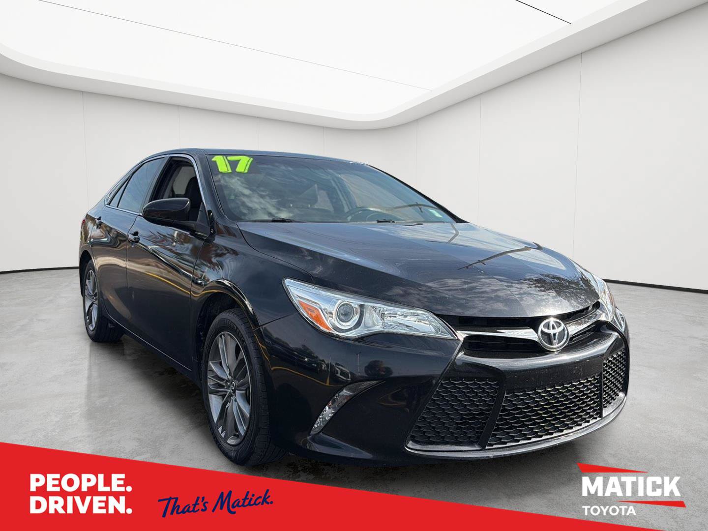Used 2017 Toyota Camry SE FWD image 1
