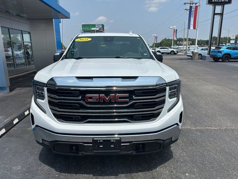 Used 2025 GMC Sierra 1500 SLT image 3