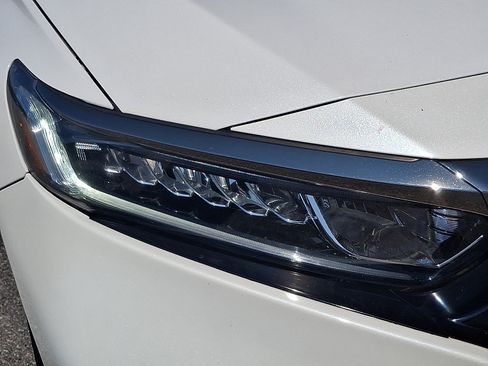 Used 2018 Honda Accord Sport image 9