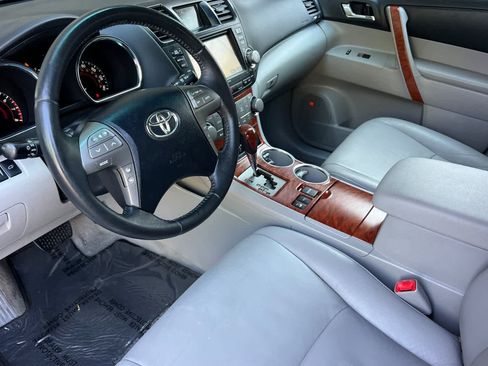 Used 2010 Toyota Highlander Limited AWD/4WD image 11