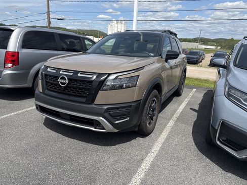 Used 2023 Nissan Pathfinder Rock Creek AWD/4WD image 2