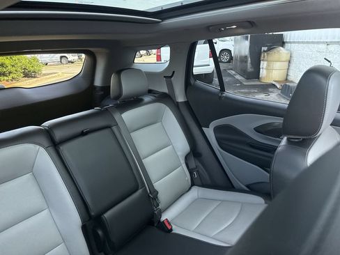 Used 2022 GMC Terrain SLT w/ Tech Package FWD image 14
