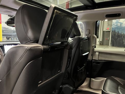 Used 2022 Chrysler Pacifica Limited w/ Uconnect Theater Family Group FWD image 17