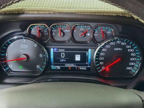 Used 2018 Chevrolet Suburban LT RWD image 13