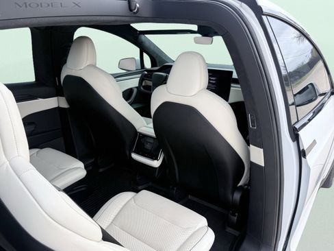 Used 2023 Tesla Model X Plaid image 37