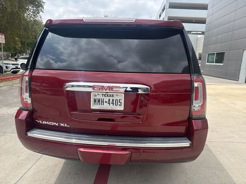 Used 2018 GMC Yukon XL Denali image 7