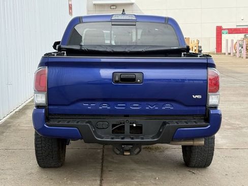 Used 2022 Toyota Tacoma TRD Sport image 5