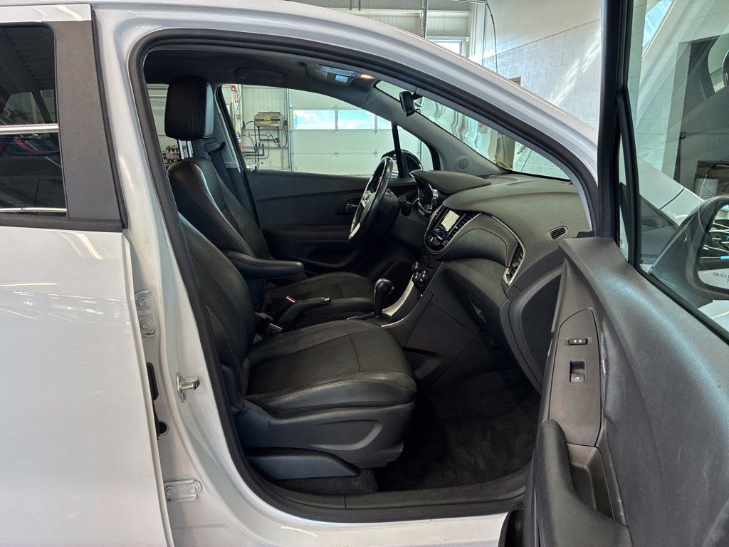 Used 2018 Chevrolet Trax LT w/ Redline Edition AWD/4WD image 22