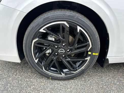 New 2026 Nissan Sentra SR w/ SR Premium Package FWD image 11