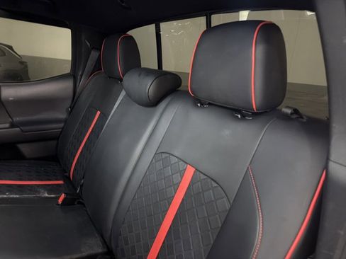 Used 2019 Toyota Tacoma TRD Off-Road w/ Technology Package image 7